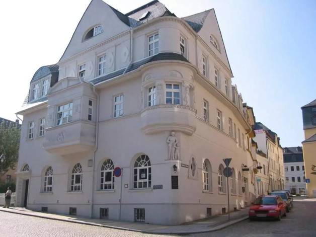 Imposantes Mehrfamilienhaus mit extra Grundstück - Einfamilienhaus Schneeberg | Angebot:21117705