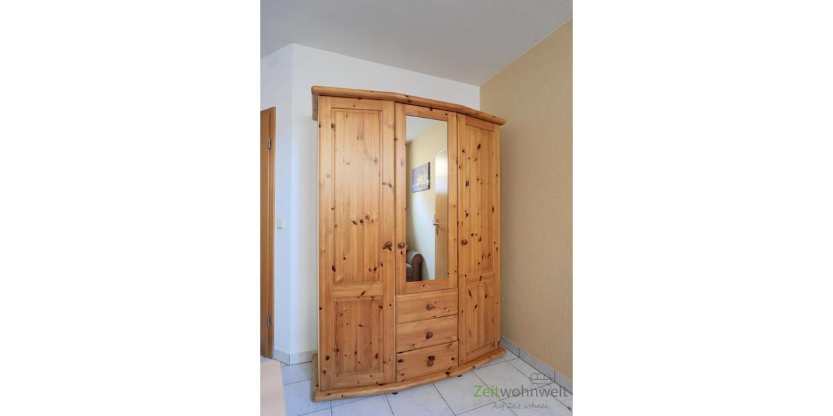 Kleiderschrank im Wohnzimmer