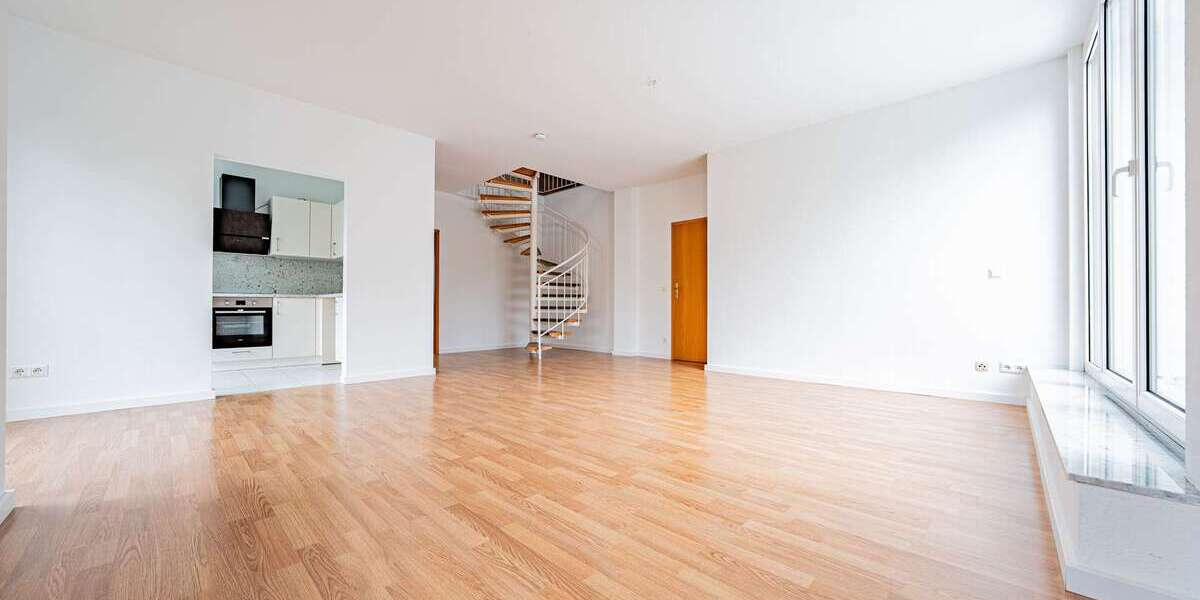 Wohnzimmer mit Zugang Balkon