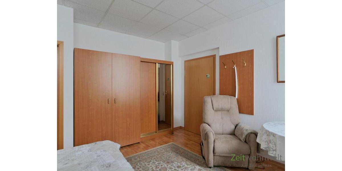 Küchen- und Kleiderschrank