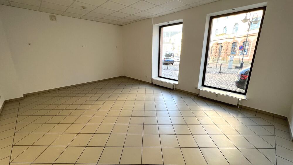 Laden/Büro
