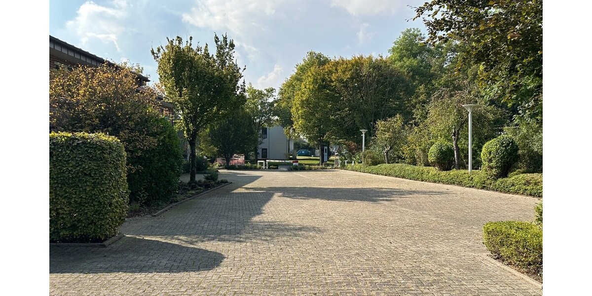 PKW-Stellplätze am Gebäude