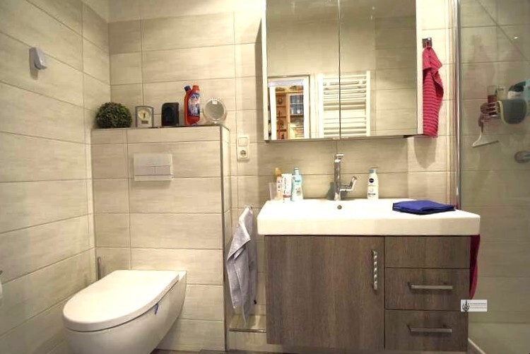 Badezimmer mit Dusche