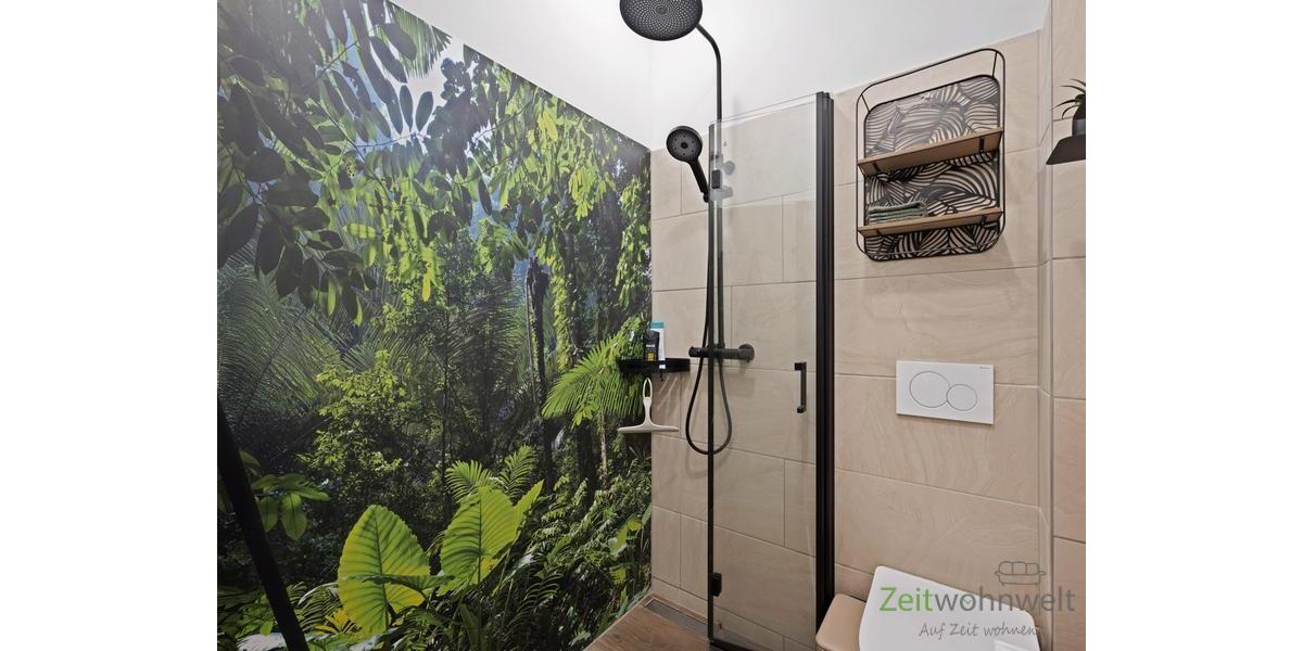 modernes Bad mit Bodentiefer Dusche