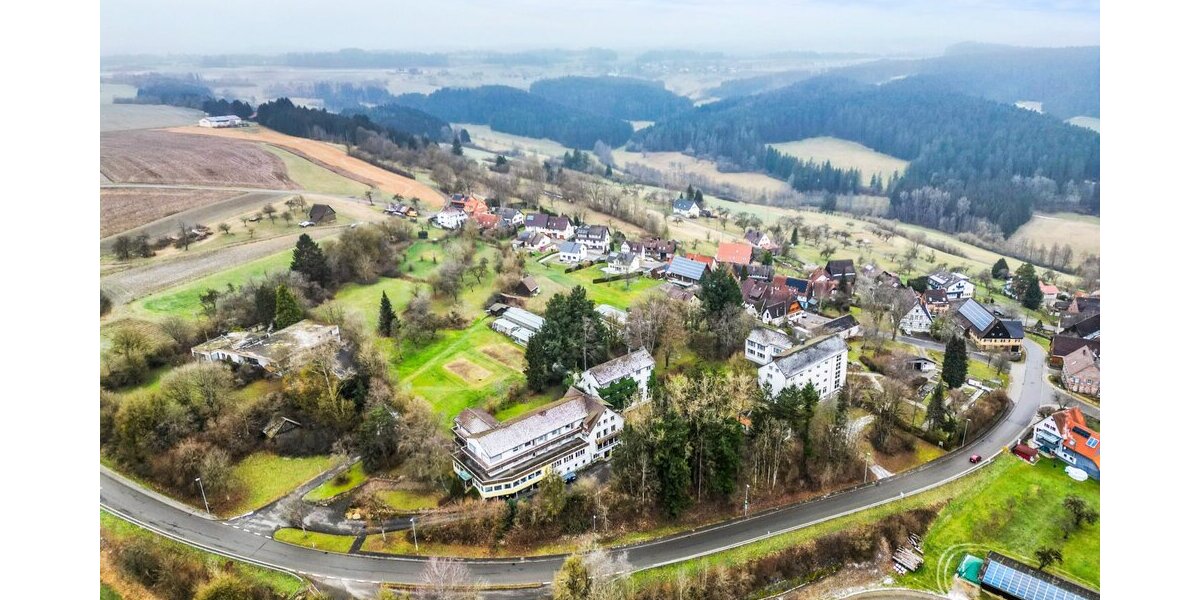 Ansicht auf Anwesen & die umliegende Gegend