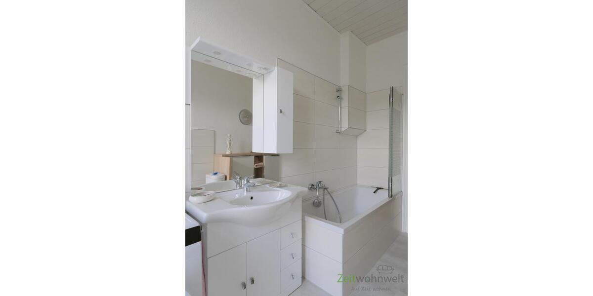 Wanne mit Duschwand