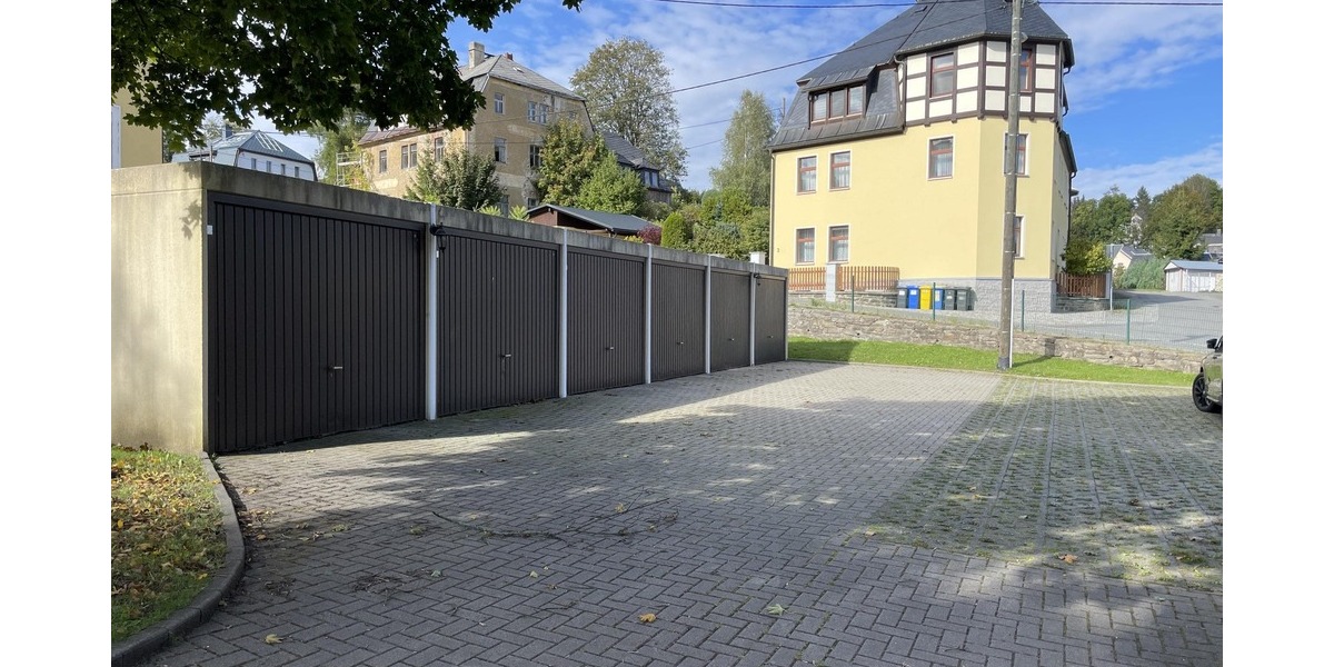 Garagen und Stellplätze im Herbst