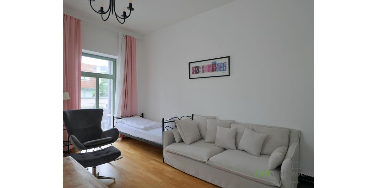 Sofa, Gästebett, Balkonausgang