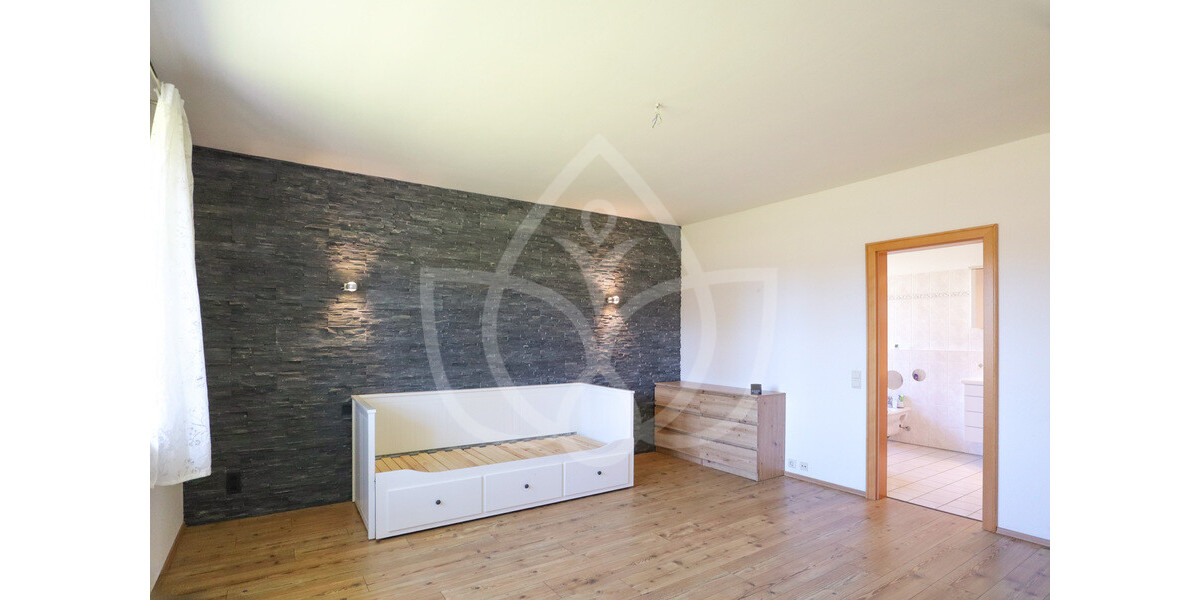 EG - Zimmer 1 mit Zugang Dusch- & Wannenbad