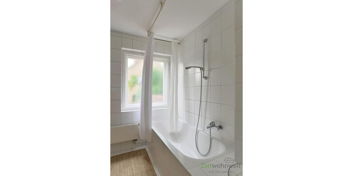 Wanne im Bad oben