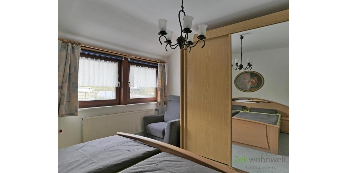 großer Kleiderschrank