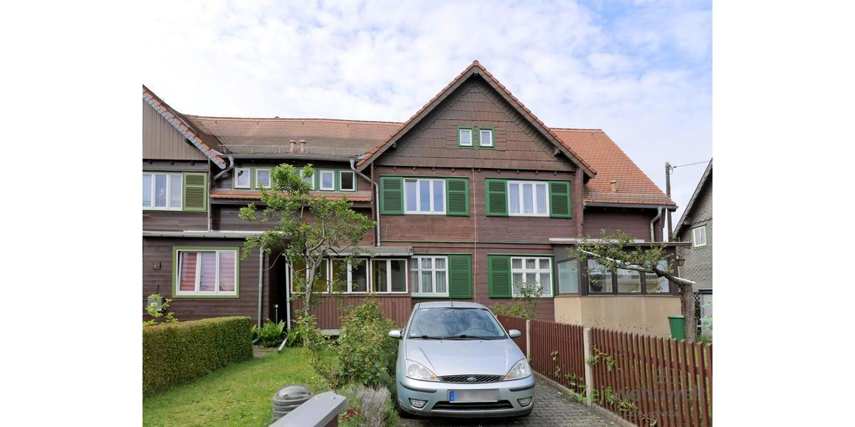 Vorgarten und PKW-Stellplatz