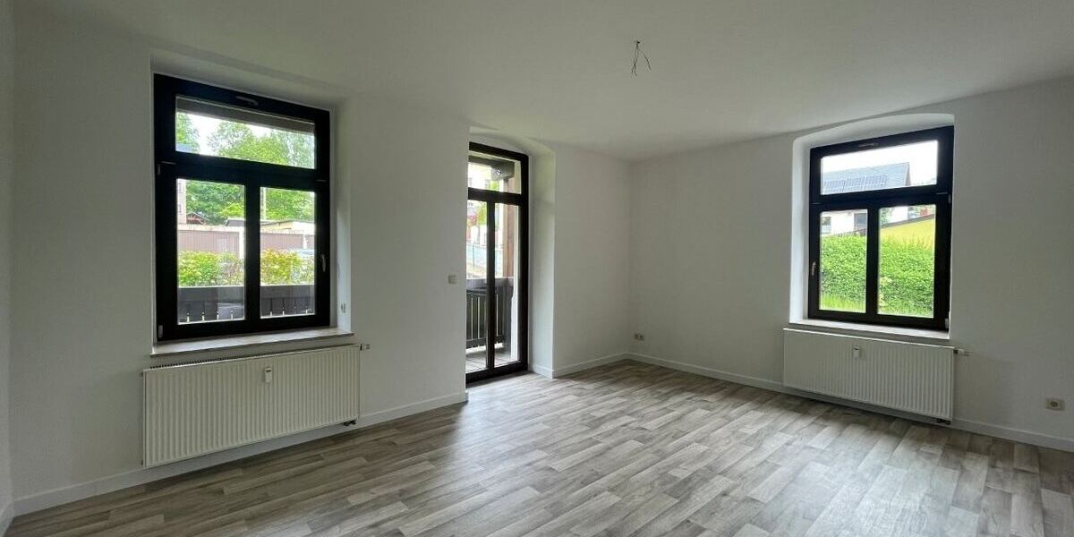 Wohnzimmer mit Balkon