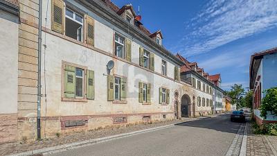 SELTENES HISTORISCHES UNIKAT - Mehrfamilienhaus, Wohnhaus Riegel am Kaiserstuhl | Angebot:27021978