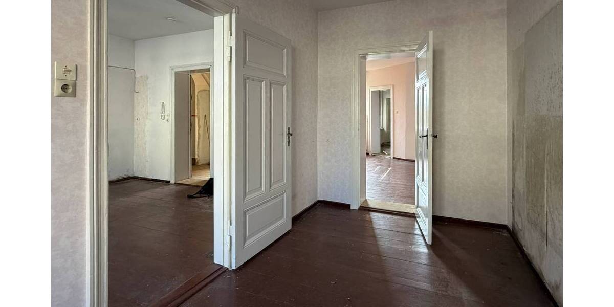 Unsanierte Wohnung im EG