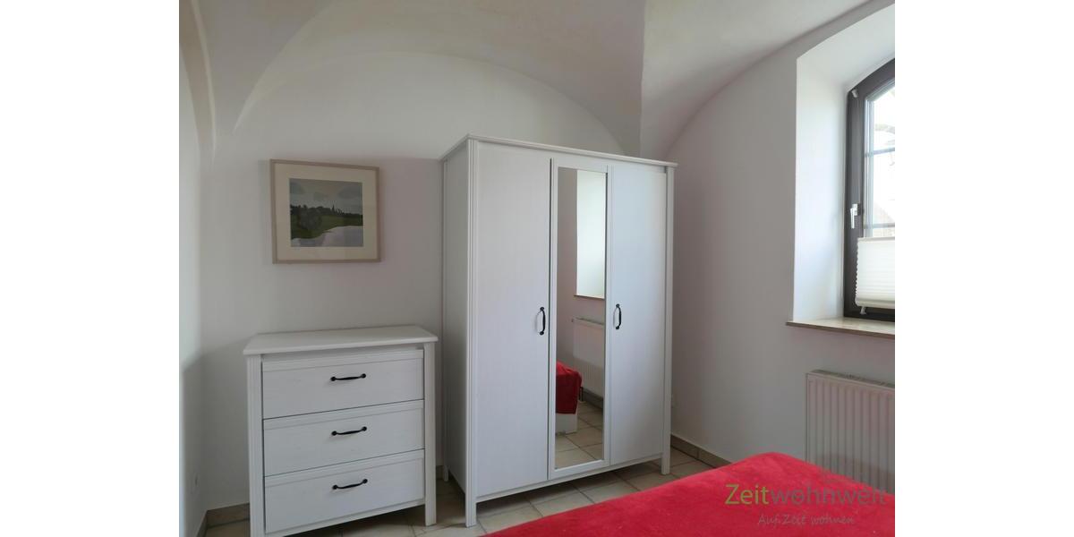 Kommode und Kleiderschrank