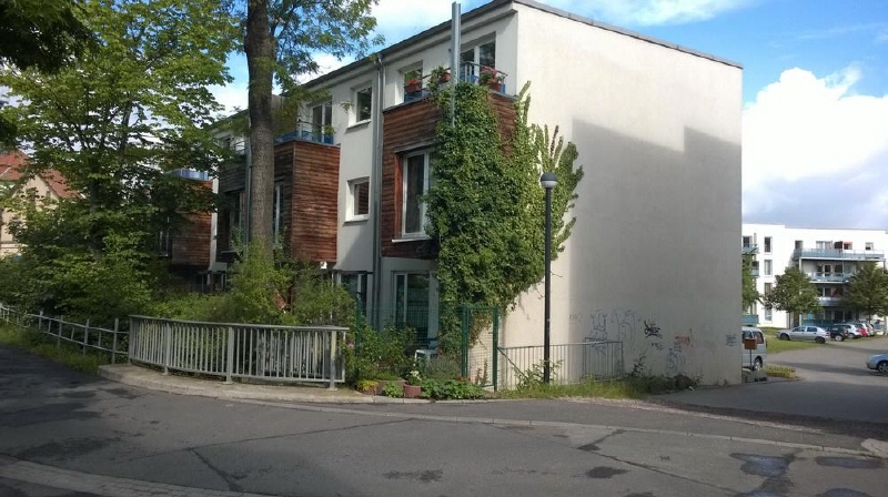 mit Zufahrt zum Innenhof