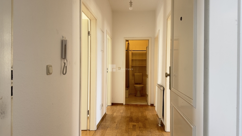 In die Wohnung hinein