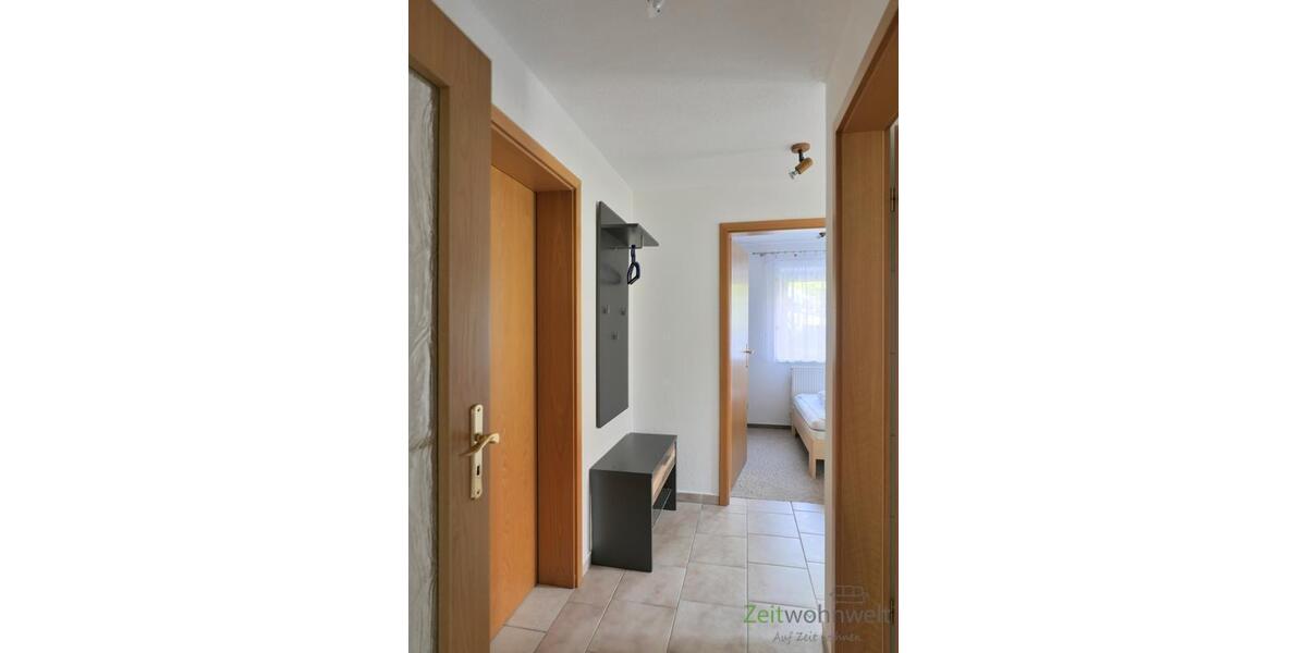 Wohnungsflur mit Garderobe