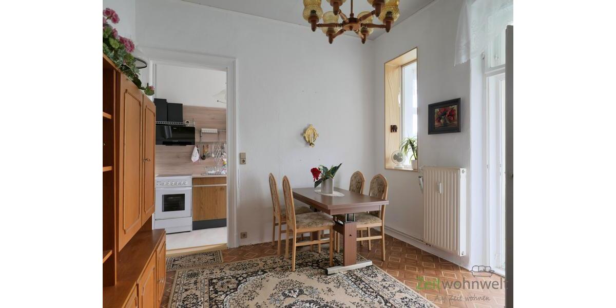 Esszimmer zwischen Küche und Veranda