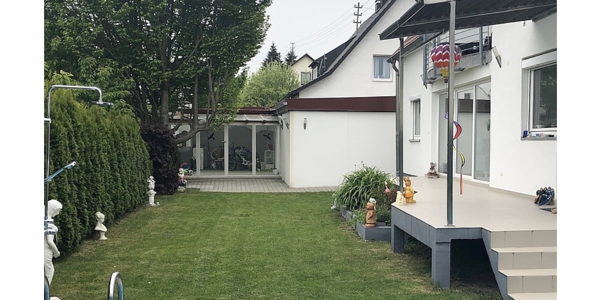 Rückeite mit Terrasse