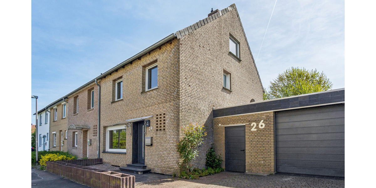 Reihenendhaus mit großem Grundstück, Pool und wohnmobilgeeigneter Doppelgarage - Reihenendhaus Rheine Rheine | Angebot:27165398