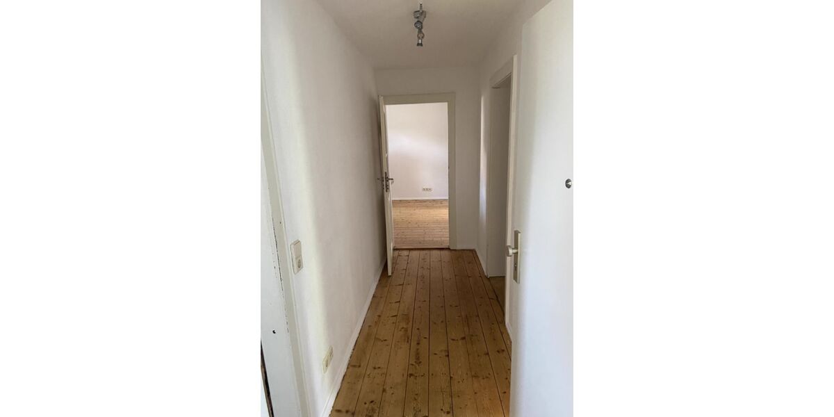 (01) Flur Richtung Küche