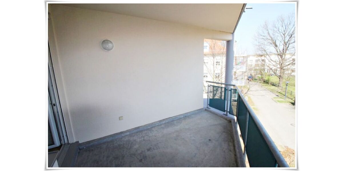 Balkon_außen_unvermietet