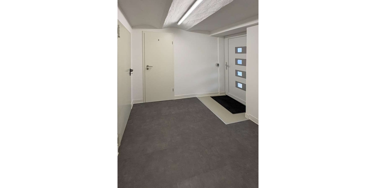 Flur Einliegerwohnung und E...