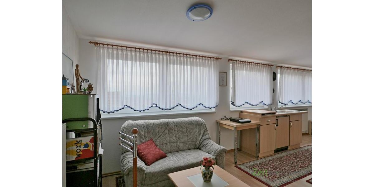 Sofa und Miniküche