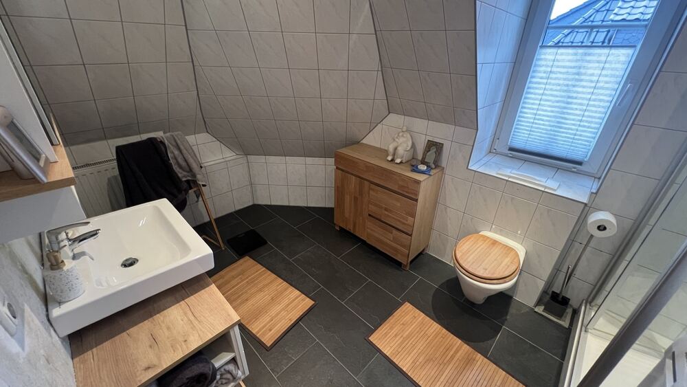 Bad mit Dusche im 2.OG