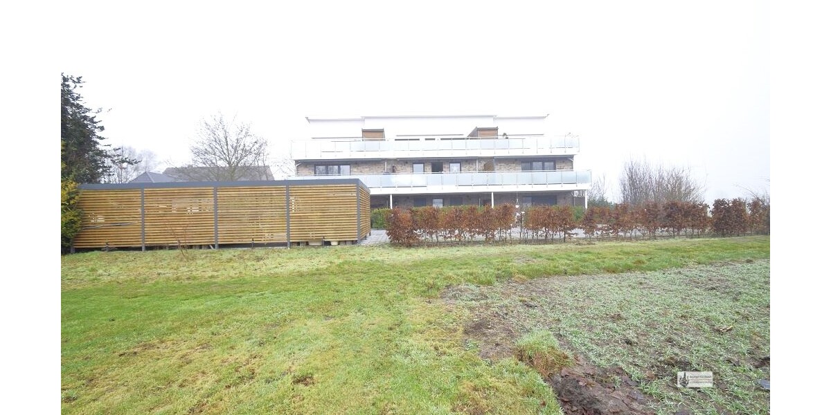 Südseite mit Carports