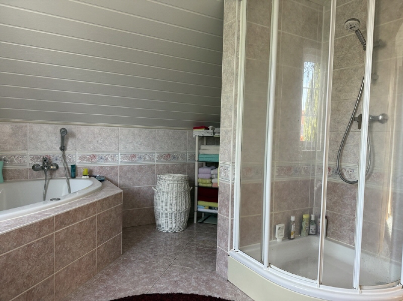 Badezimmer im Obergeschoss