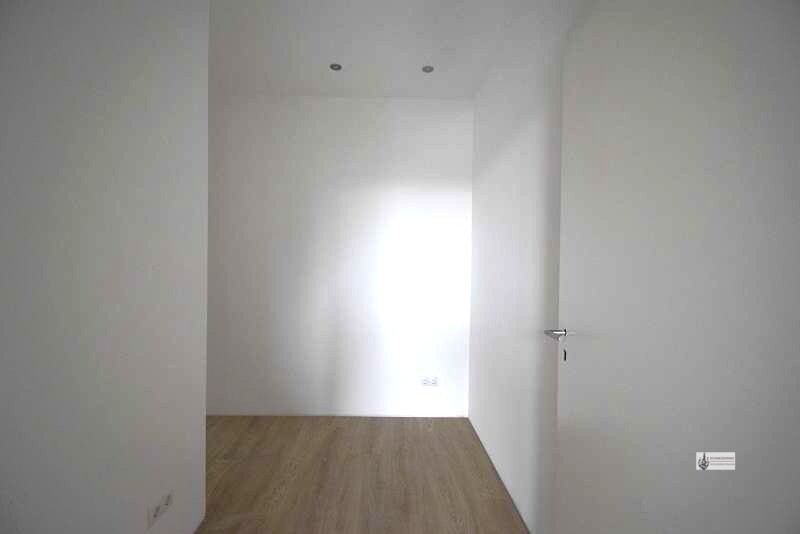 7 Blick in den Wohnungsflur