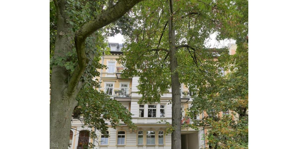 gepflegte Parkanlage direkt am Haus