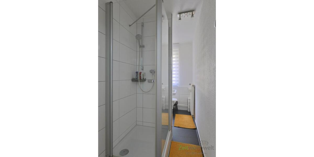 verglaste Dusche im Bad
