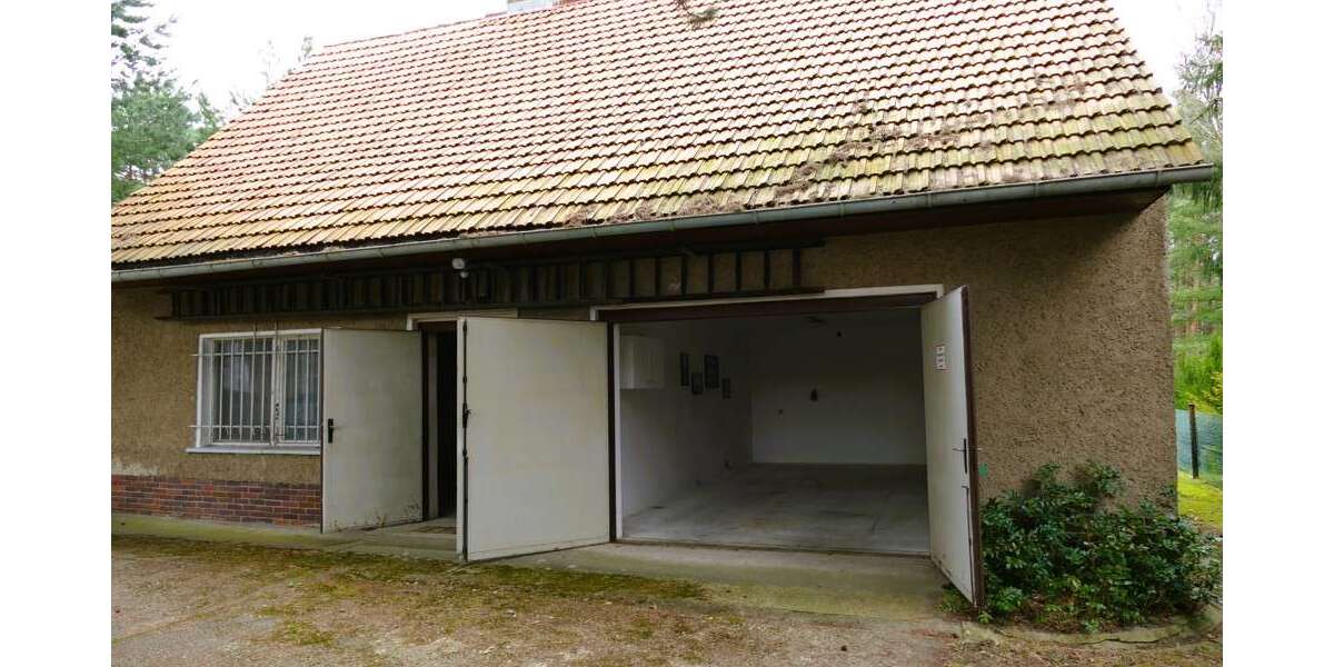 Einfahrt Nebengebäude