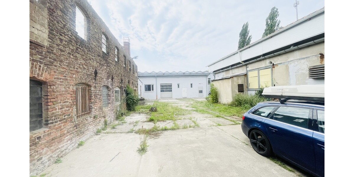 Blick in Richtung Halle 6 und Nebengebäude 1