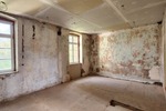 Top-Renditeobjekt: 5 Wohneinheiten im historischen Schulhaus mit großem Entwicklungspotenzial - Mehrfamilienhaus, Wohnhaus Althornbach Bödingerhof | Angebot:24700023