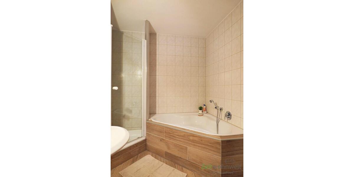 Dusche und Wanne