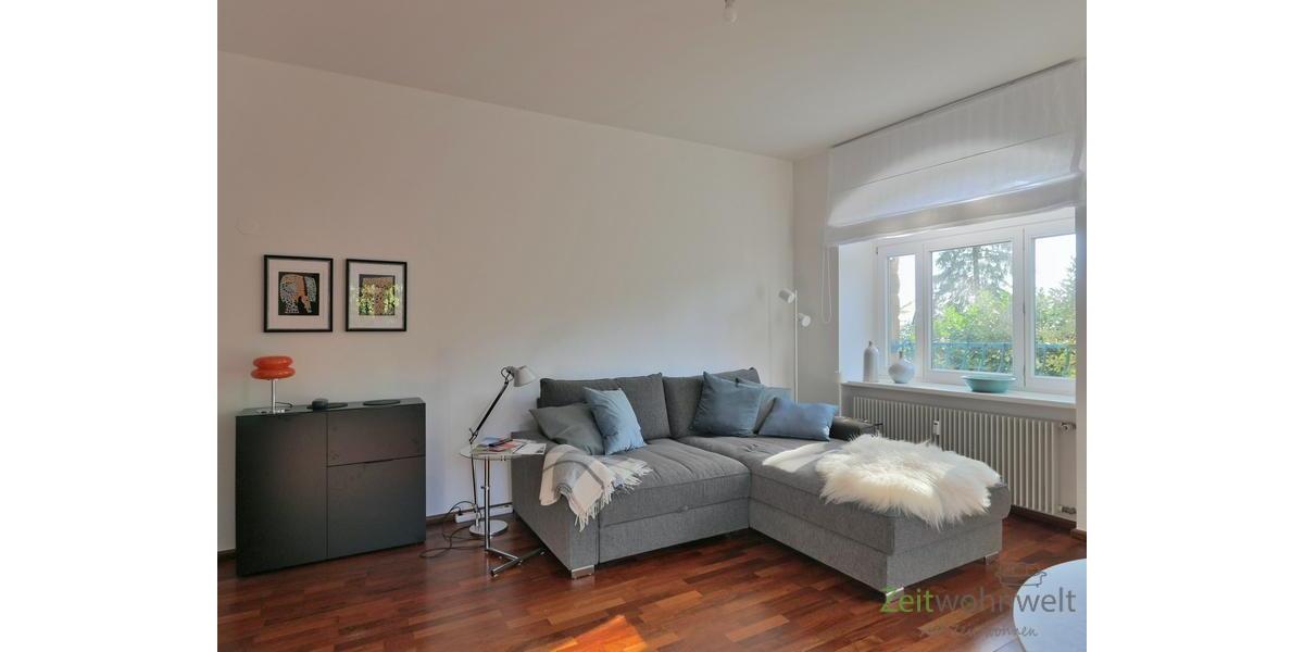 Schlafsofa und Kommode