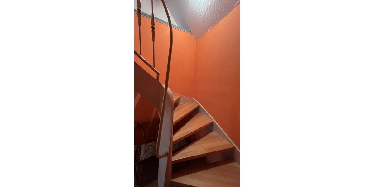 Treppe Hinterhaus WE rechts zum DG