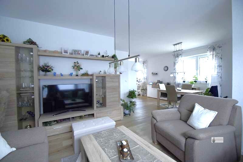 Blick von der Sofaecke bis in die Küche
