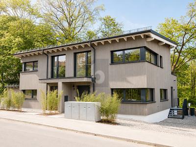 MODERN, MEHRERE TERRASSEN UND BLICK INS GRÜNE - Doppelhaushälfte Starnberg | Angebot:26838268
