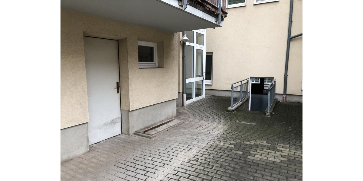 Hintereingang und Lager