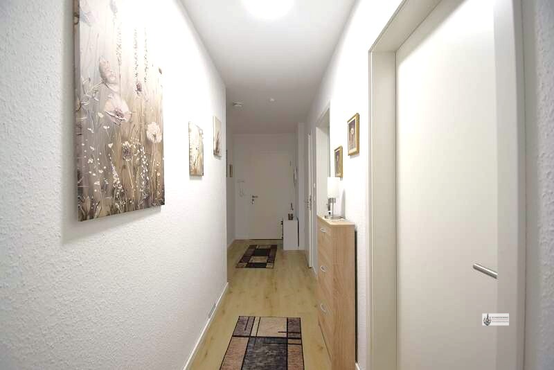 Flur mit Wohnungstür