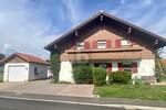 GEMÜTLICH MIT EINLIEGERWOHNUNG UND GARAGE - Etagenwohnung Stiefenhofen | Angebot:27081368