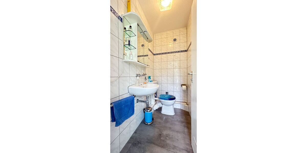 separates WC