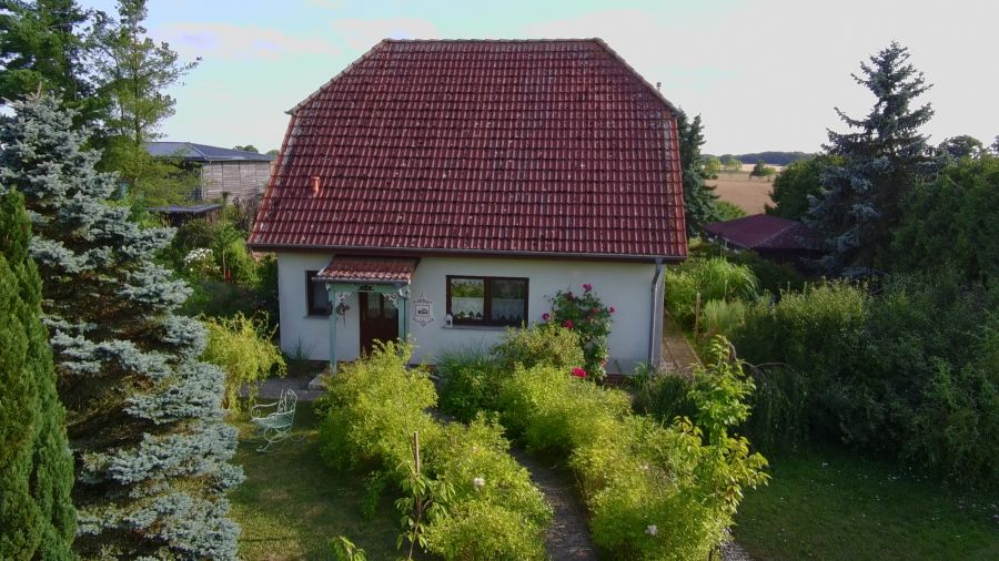 Provisionsfrei* Idyllisches Anwesen mit Charme und viel Potenzial am Bucheisensee, für Natur- Garten- und Tierliebhaber - Einfamilienhaus Feldberger Seenlandschaft | Angebot:27156234