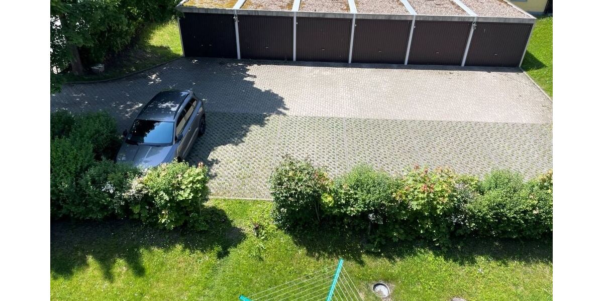 Garagen, Stellplätze und Wäscheplatz